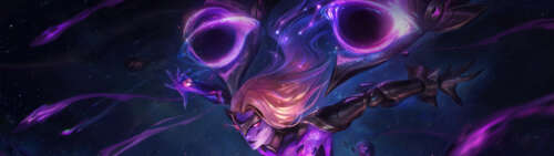 Kai’Sa z gry League of Legends prezentuje swoją charakterystyczną broń i wyposażenie,... Dual UHD