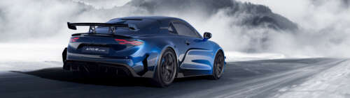 Szczegółowe zdjęcia sportowego samochodu Alpine A110 R Ultime, prezentujące jego...