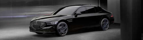 Luksusowa limuzyna Genesis G90, prezentowana w eleganckim otoczeniu. Dual UHD