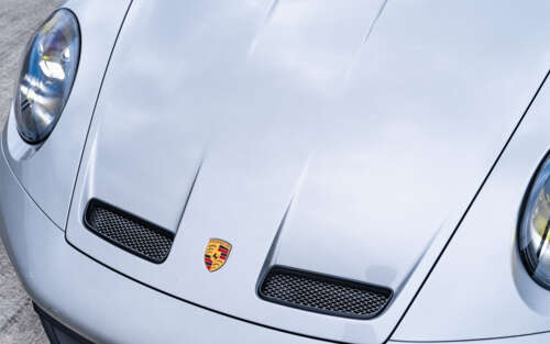 Wysokowydajny samochód sportowy Porsche GT3 RS, prezentujący swoją elegancką, aerodynamiczną... 7680x4800