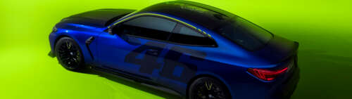 Elegancki model BMW M4 CS Edition, wyróżniający się żółto-czarnym malowaniem i naklejkami... Dual UHD