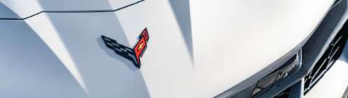 Elegancki i aerodynamiczny sportowy samochód Chevrolet Corvette C8, prezentujący... Dual UHD