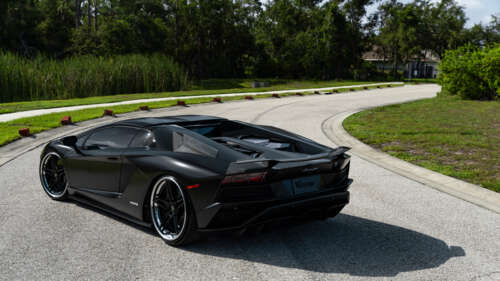 Elegancki, luksusowy supersamochód Lamborghini, przedstawiony w wysokiej rozdzielczości... 8K