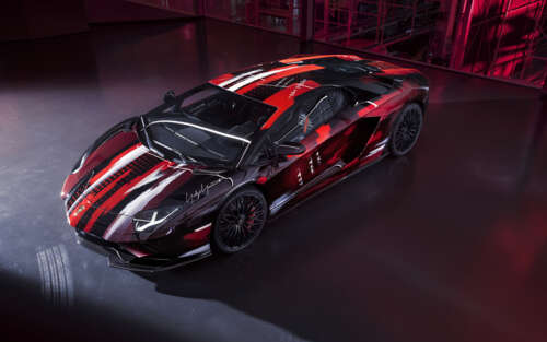 Elegancki i potężny supersamochód Lamborghini Aventador S, prezentujący swoje aerodynamiczne... 7680x4800