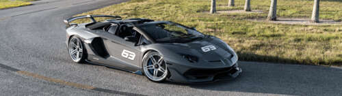 Elegancki i potężny supersamochód Lamborghini Huracan, prezentujący swoją aerodynamiczną... Dual UHD