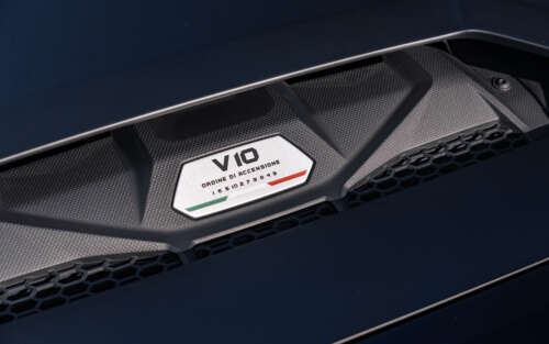 Elegancki supersamochód Lamborghini Huracán, przedstawiony w wysokiej rozdzielczości,... 7680x4800