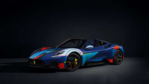 Wysokowydajny samochód sportowy Maserati MC20, charakteryzujący się smukłą, aerodynamiczną... 8K