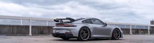 Wysokowydajny sportowy samochód Porsche GT3 RS, charakteryzujący się aerodynamicznym...