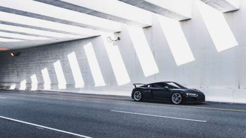 Zbliżenie ukazujące elegancki, nowoczesny samochód marki Audi, podkreślające jego... Pulpit