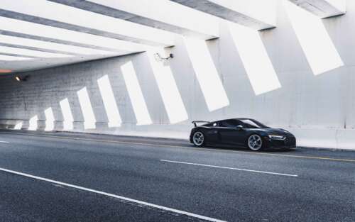 Zbliżenie ukazujące elegancki, nowoczesny samochód marki Audi, podkreślające jego... 7680x4800