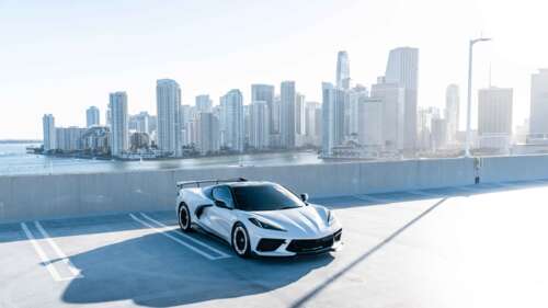 Wysokowydajny sportowy samochód Chevrolet Corvette C8, charakteryzujący się nowoczesną,... 8K