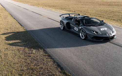 Zdjęcie w wysokiej rozdzielczości przedstawiające supersamochód Lamborghini Huracan,... 7680x4800