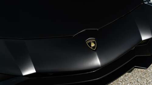 Elegancki i aerodynamiczny supersamochód Lamborghini, charakteryzujący się lśniącą,... 8K