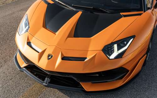 Elegancki i potężny supersamochód Lamborghini Aventador SVJ, charakteryzujący się... 7680x4800