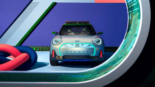 Zdjęcie w wysokiej rozdzielczości przedstawiające elektryczny model MINI Aceman,... 8K