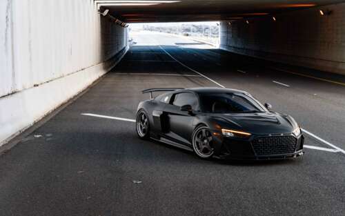 Zbliżenie przedstawiające elegancki i nowoczesny luksusowy samochód marki Audi z... 7680x4800