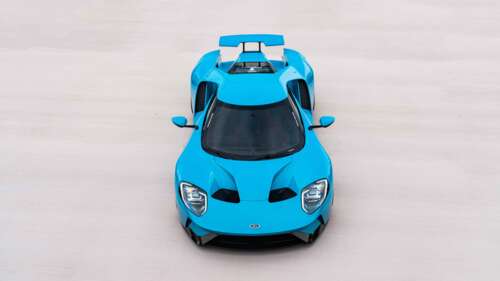 Elegancki i potężny supersamochód Ford GT, charakteryzujący się aerodynamiczną konstrukcją... 8K
