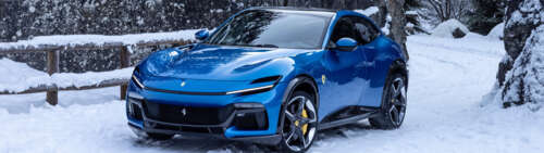 Elegancki i efektowny, niebieski luksusowy supersamochód typu SUV – Ferrari Purosangue. Dual UHD