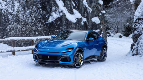 Elegancki i efektowny, niebieski luksusowy supersamochód typu SUV – Ferrari Purosangue. 8K