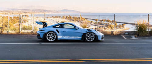 Elegancki i dopracowany sportowy samochód Porsche, charakteryzujący się nowoczesną,... Pulpit