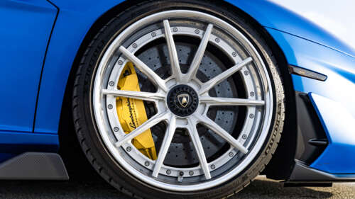 Wysokowydajny supersamochód Lamborghini Aventador SVJ, charakteryzujący się eleganckimi... 8K