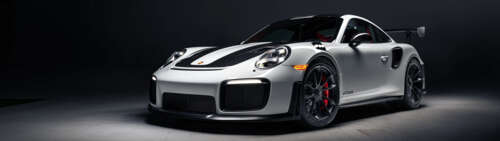 Wysokowydajny sportowy samochód Porsche 911 GT2 RS Weissach, charakteryzujący się... Dual UHD