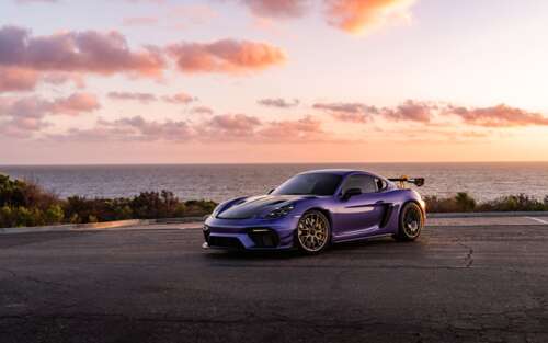 Sportowy samochód Porsche GT3 RS o wysokich parametrach, przedstawiony w niezwykle... 7680x4800