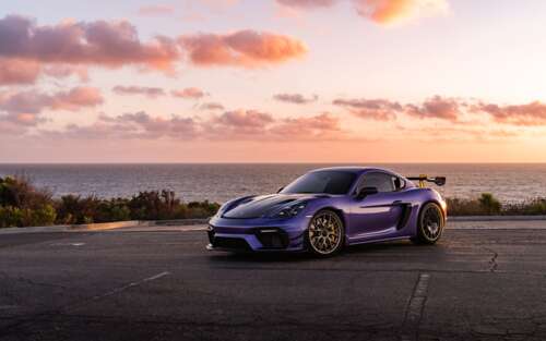 Elegancki i potężny sportowy samochód Porsche GT3 RS, charakteryzujący się agresywnym,... 7680x4800