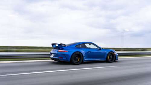 Wysokowydajny sportowy samochód Porsche GT3 RS, wyposażony w aerodynamiczne elementy... 8K