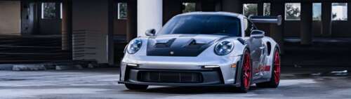 Elegancki i potężny Porsche GT3 RS, prezentujący swoje aerodynamiczne kształty i... Dual UHD