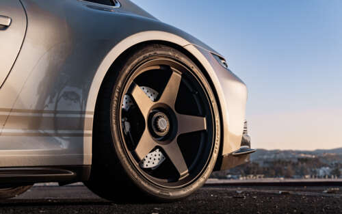 Wysokowydajny samochód sportowy Porsche GT3 RS, charakteryzujący się agresywnym,... 7680x4800