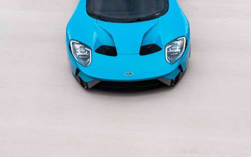 Wysokowydajny samochód sportowy Ford GT, charakteryzujący się aerodynamiczną sylwetką... 7680x4800