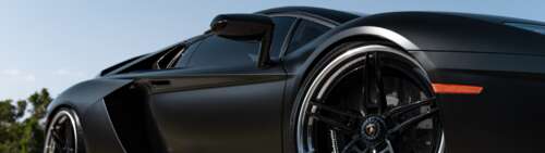 Zdjęcie w wysokiej rozdzielczości przedstawiające luksusowy samochód sportowy Lamborghini,... Dual UHD