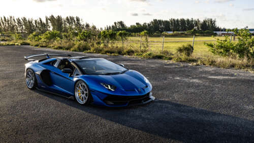 Wysokowydajny supersamochód Lamborghini, charakteryzujący się charakterystycznymi,... 8K