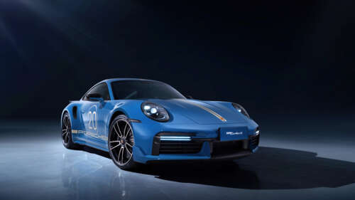 Szczegółowe ujęcie eleganckiego, wysokowydajnego sportowego samochodu Porsche 911... 8K