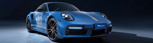 Szczegółowe ujęcie eleganckiego, wysokowydajnego sportowego samochodu Porsche 911... Dual UHD