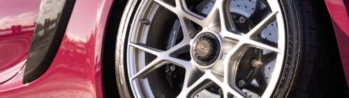 Elegancki, wysokowydajny samochód sportowy marki Porsche, uchwycony w oszałamiającym... Dual UHD