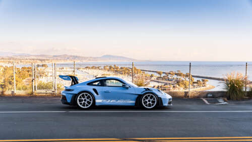 Elegancki i dopracowany sportowy samochód Porsche, charakteryzujący się nowoczesną,... 8K