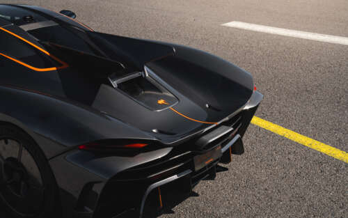 Elegancki i aerodynamiczny supersamochód Koenigsegg Jesko Absolut w dynamicznej scenerii. 7680x4800