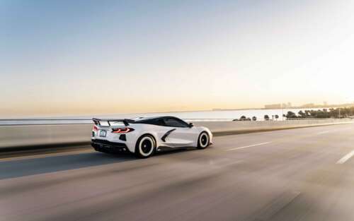 Wysokowydajny sportowy samochód Chevrolet Corvette C8, charakteryzujący się eleganckimi,... 7680x4800