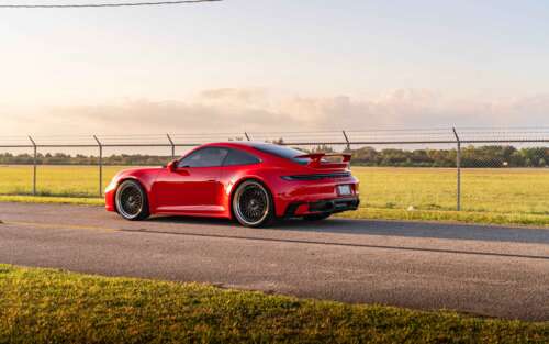 Profesjonalne zdjęcie sportowego samochodu Porsche 992 GTS. 7680x4800