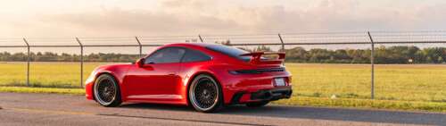 Profesjonalne zdjęcie sportowego samochodu Porsche 992 GTS. Dual UHD