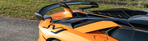 Wysokowydajny supersamochód Lamborghini Aventador SVJ, charakteryzujący się agresywną... Dual UHD