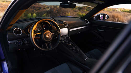 Elegancki i potężny sportowy samochód Porsche GT3 RS, prezentujący swoją aerodynamiczną... 8K