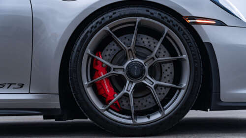 Wysokowydajny samochód sportowy Porsche GT3 RS, charakteryzujący się aerodynamiczną... 8K