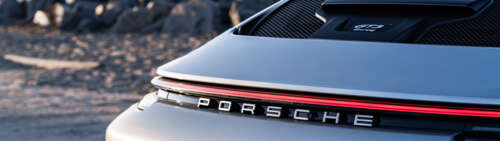 Wysokowydajny samochód sportowy Porsche GT3 RS, charakteryzujący się agresywną stylistyką... Dual UHD