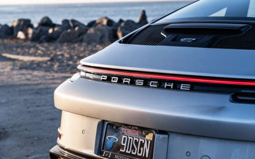 Wysokowydajny samochód sportowy Porsche GT3 RS, charakteryzujący się agresywną stylistyką... 7680x4800