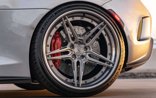 Wysokowydajny samochód sportowy marki McLaren, charakteryzujący się eleganckimi,... 7680x4800