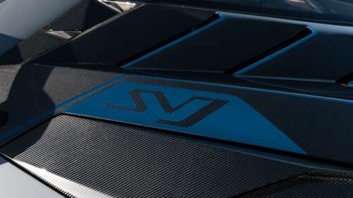 Wysokowydajny samochód sportowy Lamborghini, charakteryzujący się opływową, aerodynamiczną... 8K