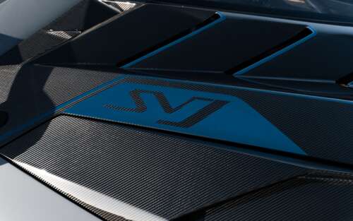 Wysokowydajny samochód sportowy Lamborghini, charakteryzujący się opływową, aerodynamiczną... 7680x4800